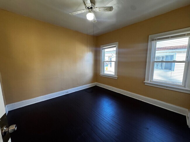 Building Photo - 1545 Glenmont Rd