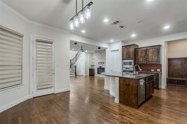 Building Photo - 8763 Portola Dr