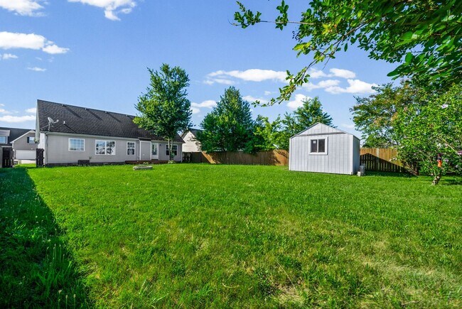 Building Photo - Pet Friendly Three Bedroom!