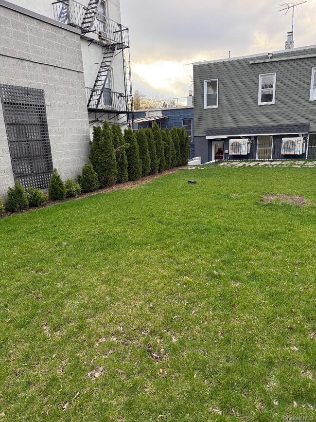 Building Photo - 39-39 Crescent St