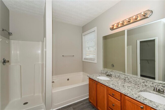 Building Photo - 4520 Ferncrest Pl