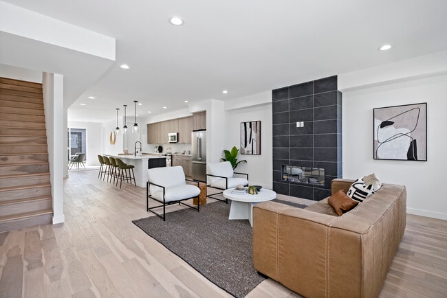 Building Photo - 1419 Benton St