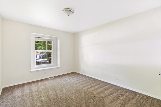 Building Photo - 1725 N Eagle Creek Way