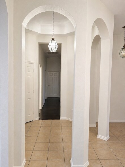 Building Photo - 1122 Hayworth Ave