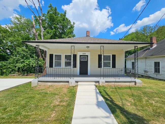 Primary Photo - Must see! 2 BR in High Point