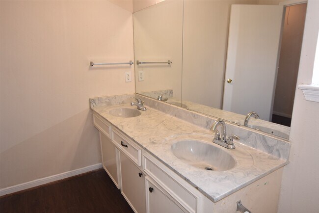 Building Photo - 11903 Sagecliff Dr