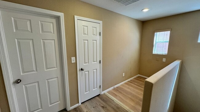 Building Photo - Welcome Home 2 master bedrooms