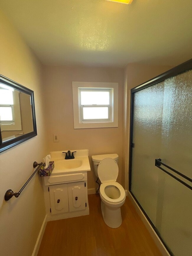 Building Photo - Spacious 3-Bed Home with Large Front & Backyard – Quiet Madera Living