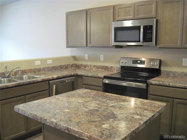 Building Photo - 7724 Sand Lake Heights