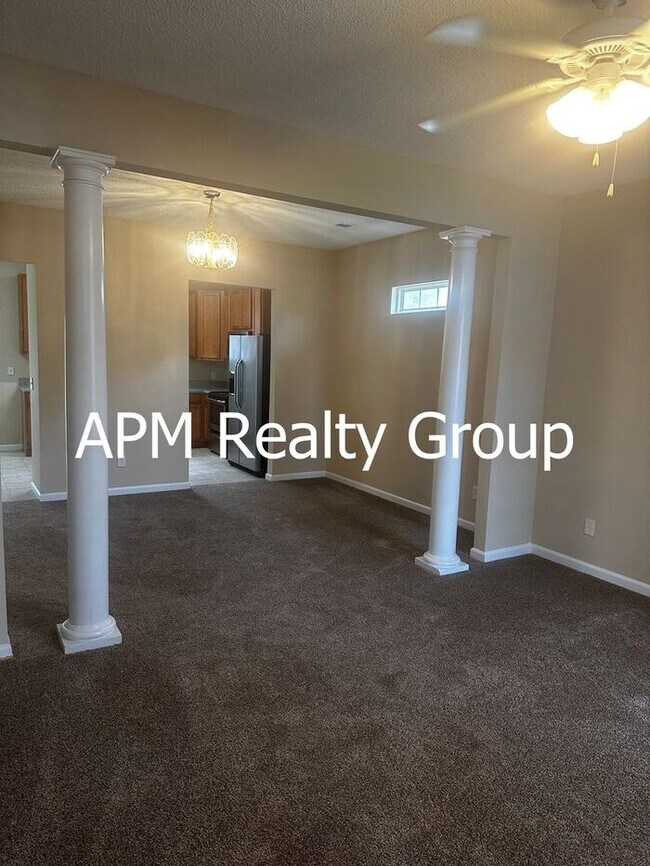 Building Photo - Spacious & Inviting Home Perfect for Comfortable Everyday Living