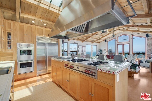 Building Photo - 3916 Rambla Orienta