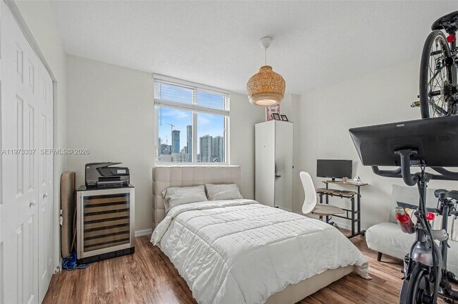 Building Photo - 275 NE 18th St