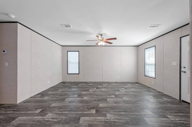 Building Photo - 305 W Buell Dr