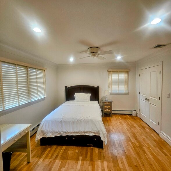 Building Photo - 10 Foxwood Ln