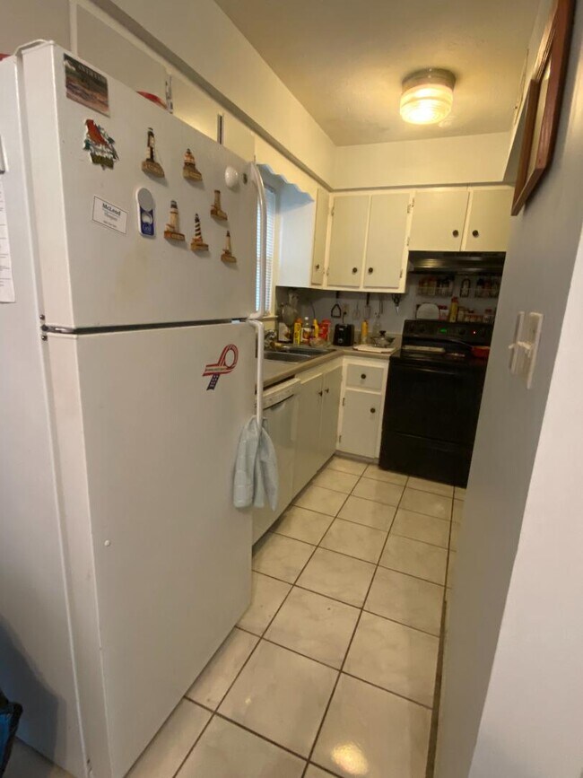 Building Photo - 4403 Lakeside Dr