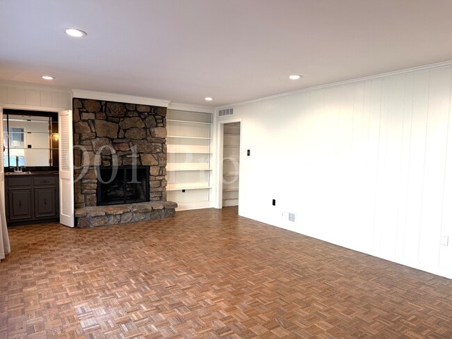 Building Photo - 7094 Corsica Dr