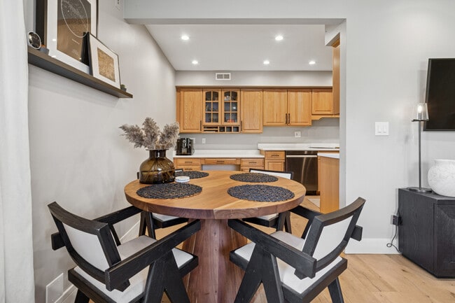 Building Photo - 837 Pahl Rd