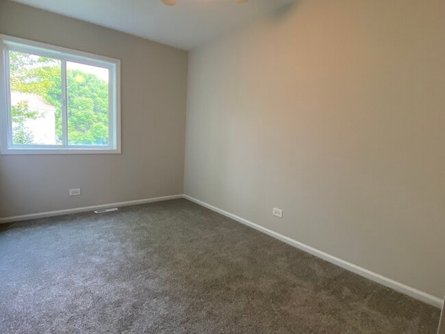 Building Photo - 2663 Prairieview Ln S
