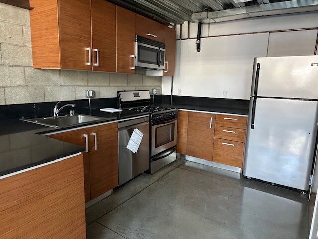 Building Photo - 1330 Factory Pl