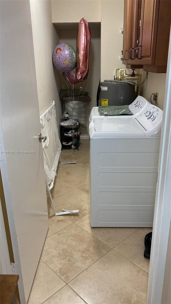 Building Photo - 1634 N 15th Terrace