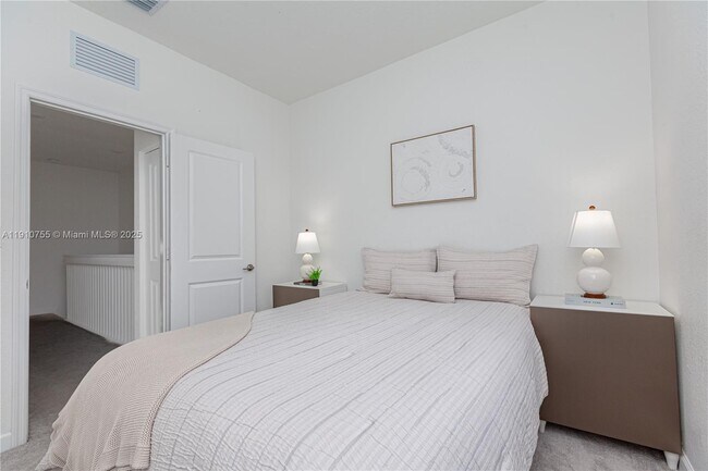 Building Photo - 12949 SW 232nd Ln