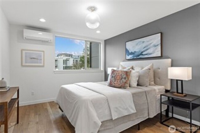 Building Photo - 2bd/2.25ba Seattle Townhome