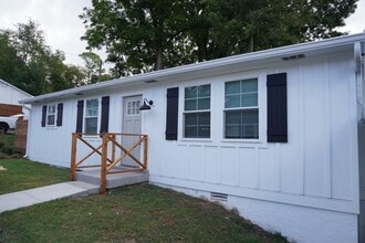 Building Photo - 2128 Sharondale Dr