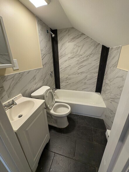 Unit 3 - 48 Hopkins Pl