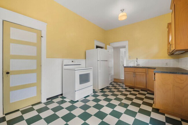 Building Photo - 712 SW 3rd Pl