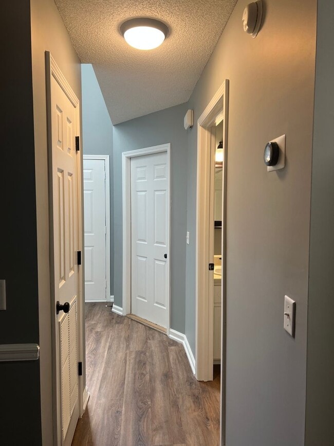 Building Photo - 117 N Spring View Dr