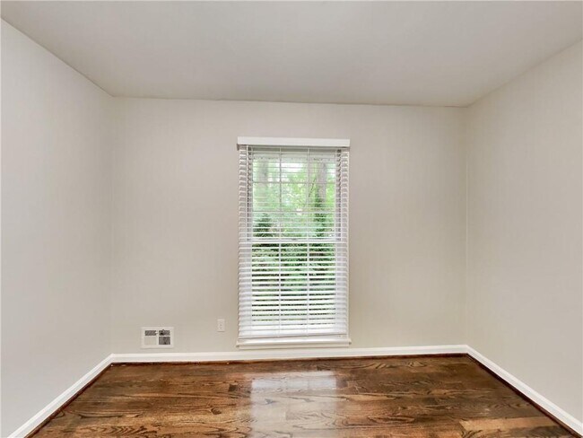 Building Photo - 3630 Winview Ct