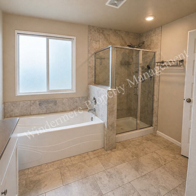 Building Photo - Spacious 4 Bedroom Home with Gas Fireplace, Office Space & 2-Car Garage!