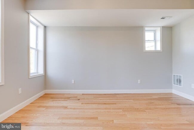 Building Photo - 2323 Whittier Ave