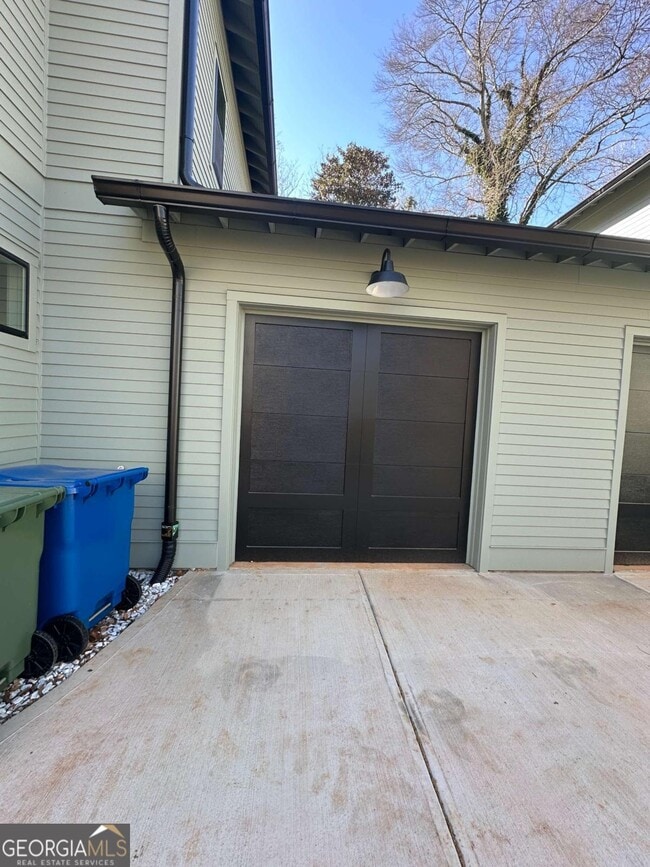 Building Photo - 1239 Plaza Ave SW