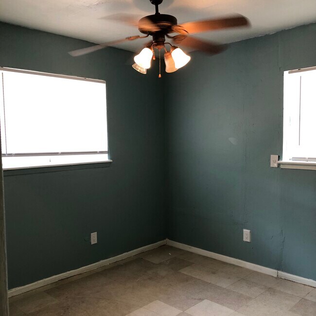 Building Photo - 375 Dorie St