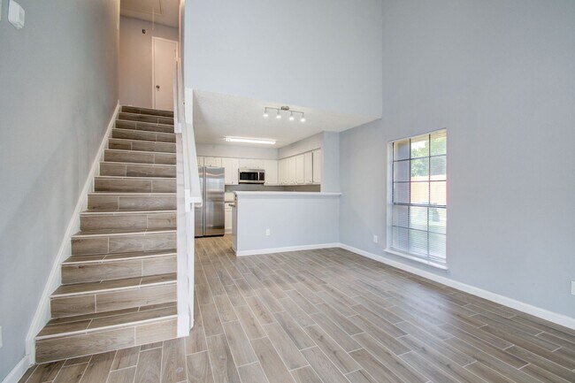 Building Photo - Remodeled 3 Bed / 2 Bath townhome at The B...