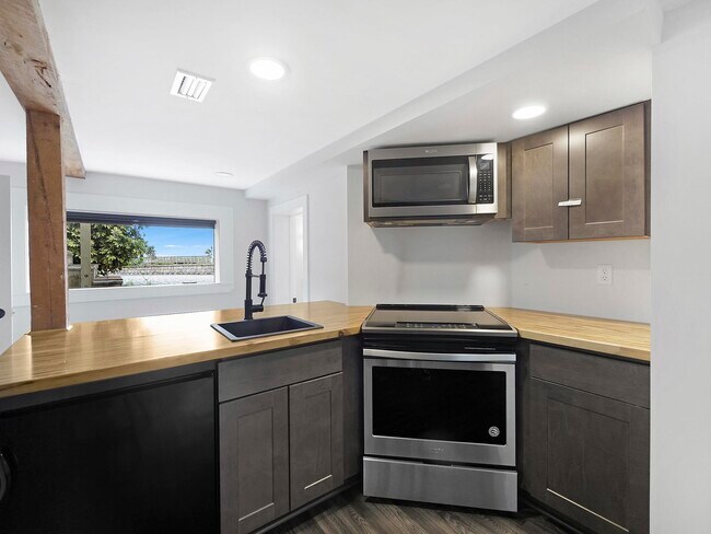 Building Photo - 5084 Atlantic View