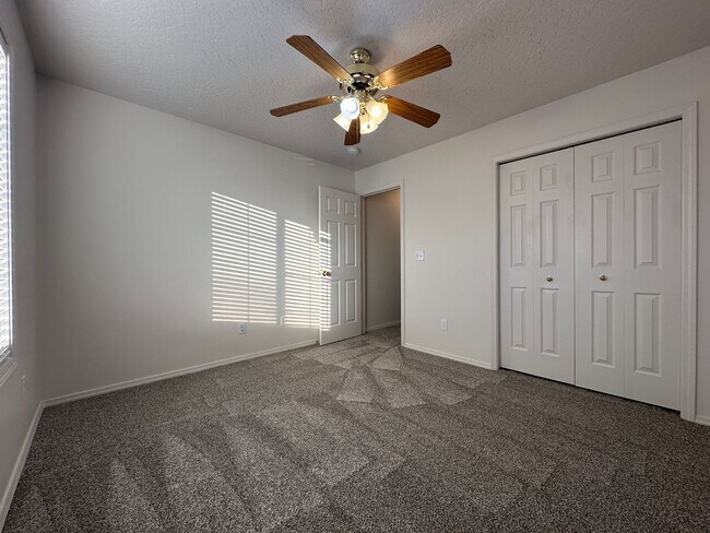 Building Photo - Large 3bed, 2bath, 2car garage duplex unit 1,710sq.ft. with RV parking