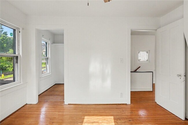 Building Photo - 54 Sanford St
