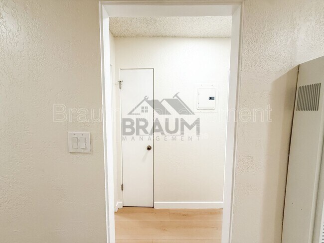 Building Photo - 4636 Laurel Canyon Blvd