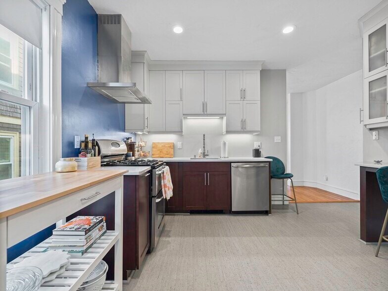 Building Photo - 11 Weld Hill St