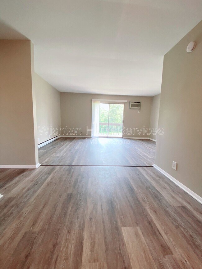 Building Photo - 204 Charleston Blvd