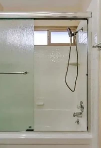 Shower - 8868 La Riviera Dr