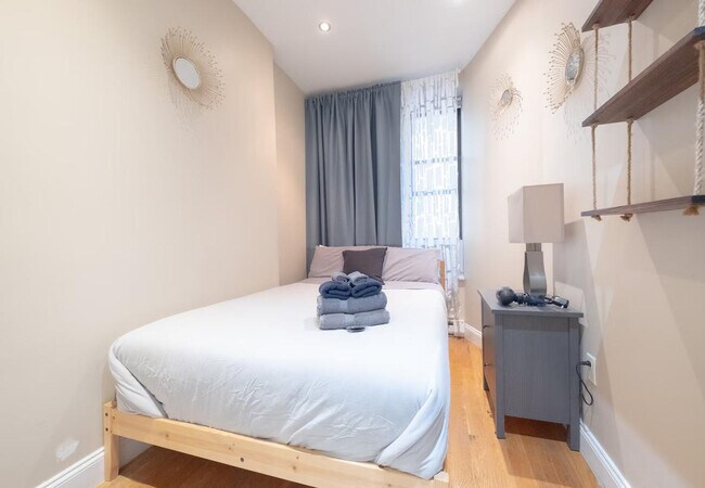 Building Photo - 5 W 101st St