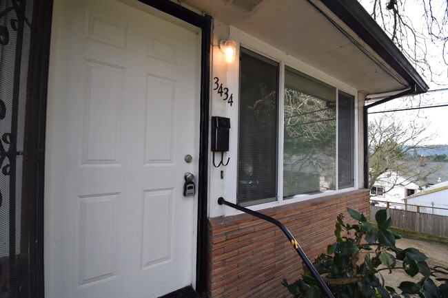 Building Photo - 3434 SE King Rd