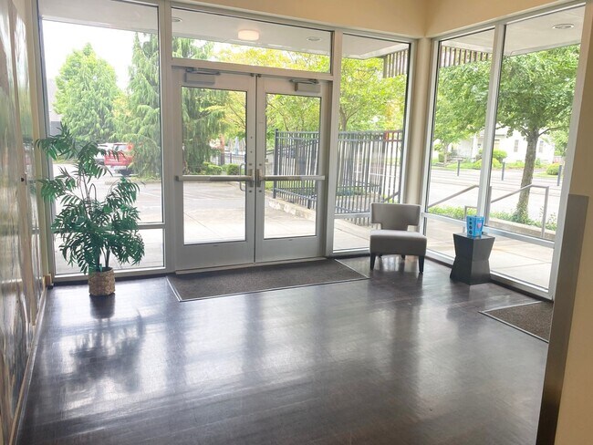 Building Photo - 2 Bedroom Lofts in Overlook! Water, Sewer and Garbage Included!!!