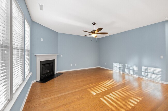 Building Photo - 3 Bed 2.5 Bath Home located in Heritage Hills, Wake Forest