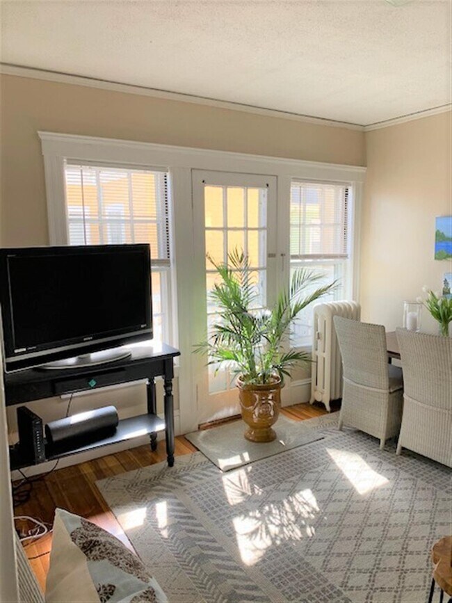 Building Photo - 448 Broadway