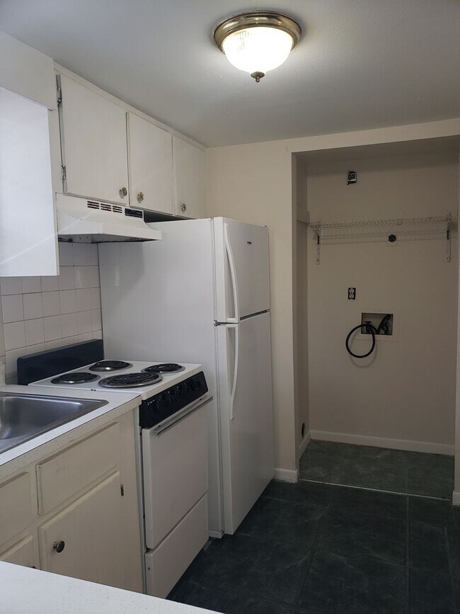 Building Photo - 329 7th St SW