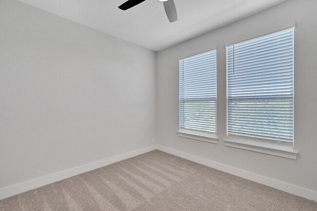 Building Photo - 13615 Giovannis Gdn